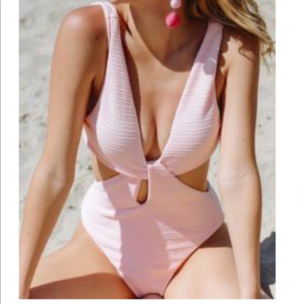 Brand new Cupshe bathin suit!!